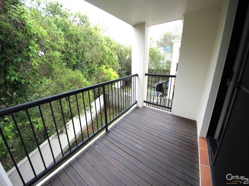 302/1 Gentian Drive, Arundel QLD 4214