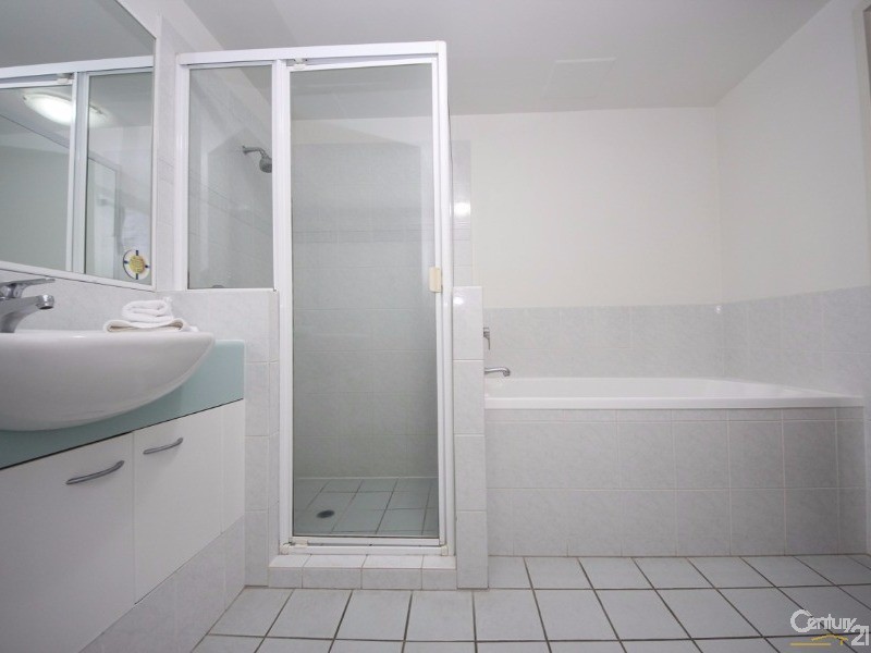 30 Surf Parade, Broadbeach QLD 4218