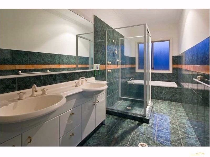 25 Northwestern Court, Varsity Lakes QLD 4227