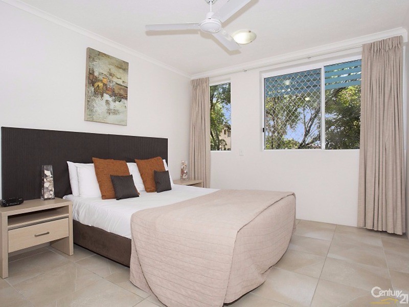 10 Alexandra Avenue, Mermaid Beach QLD 4218