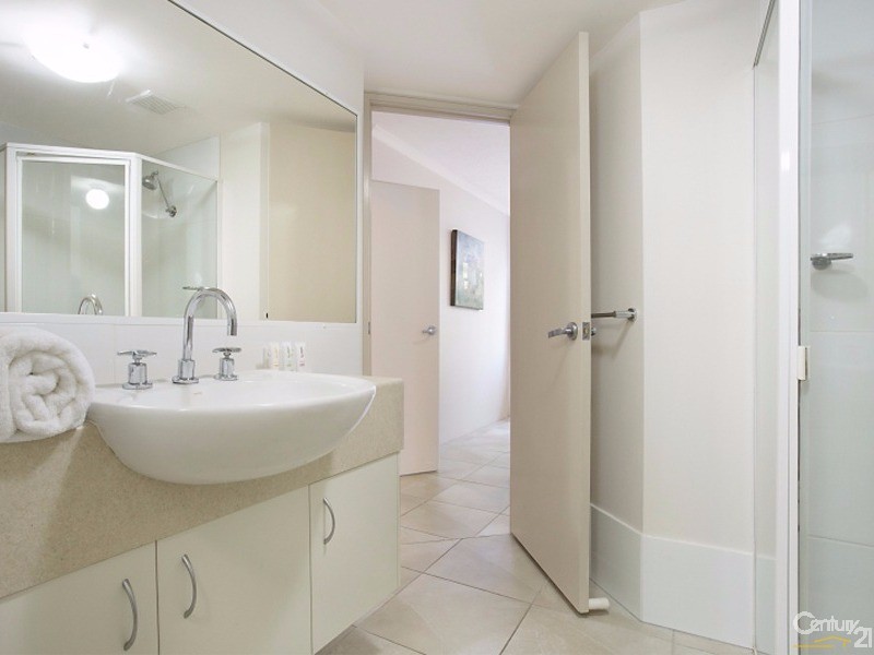 10 Alexandra Avenue, Mermaid Beach QLD 4218