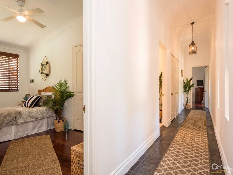 104 Alison Road, Carrara QLD 4211