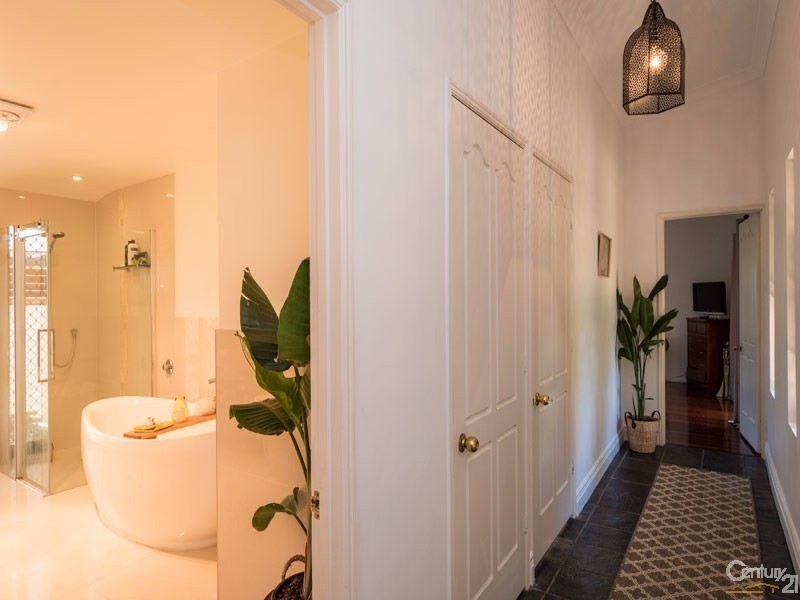 104 Alison Road, Carrara QLD 4211