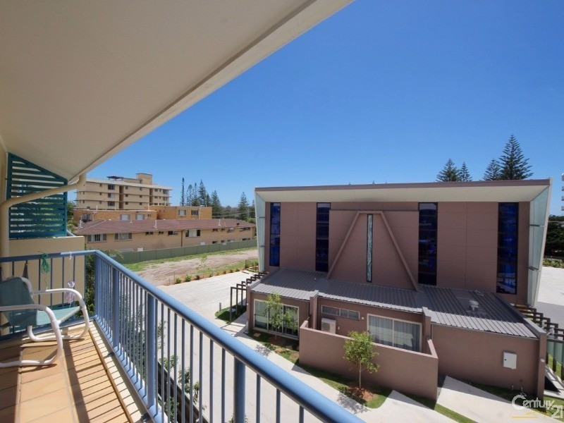 10 Alexandra Avenue, Mermaid Beach QLD 4218