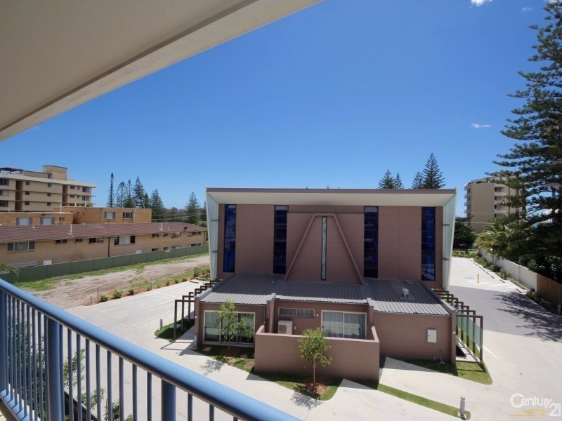 10 Alexandra Avenue, Mermaid Beach QLD 4218
