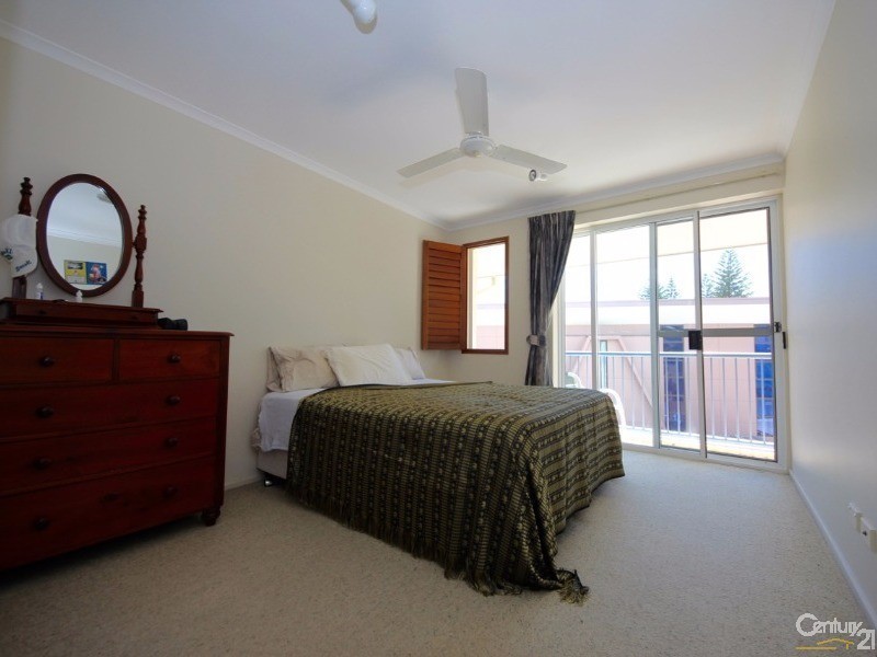 10 Alexandra Avenue, Mermaid Beach QLD 4218