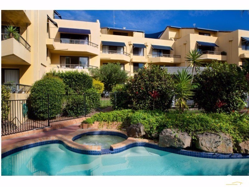 22 Second Avenue, Broadbeach QLD 4218