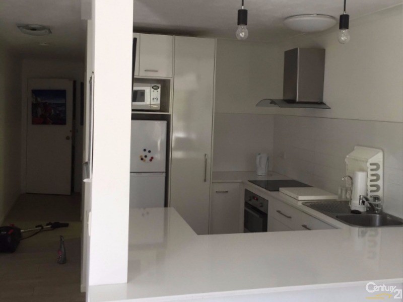 22 Second Avenue, Broadbeach QLD 4218