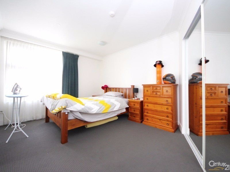 212/30 Surf Parade, Broadbeach QLD 4218