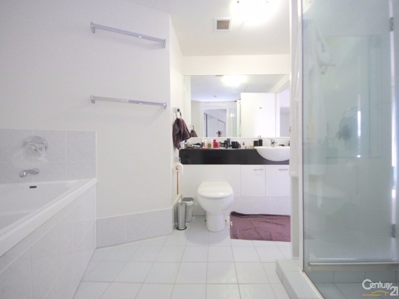 212/30 Surf Parade, Broadbeach QLD 4218