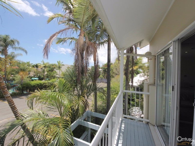 16 Crescent Avenue, Mermaid Beach QLD 4218