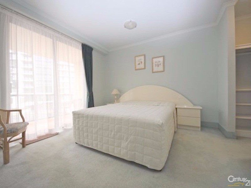 107/30 Surf Parade, Broadbeach QLD 4218