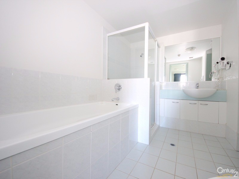 107/30 Surf Parade, Broadbeach QLD 4218