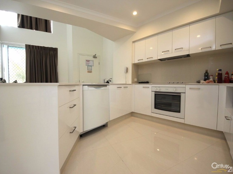 30/10 Alexandra Avenue, Mermaid Beach QLD 4218