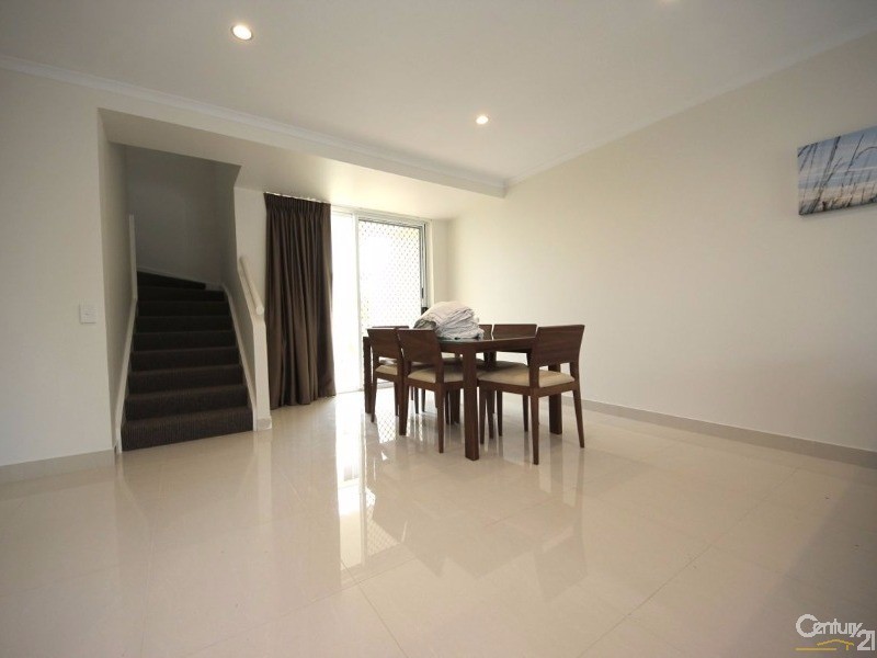 30/10 Alexandra Avenue, Mermaid Beach QLD 4218