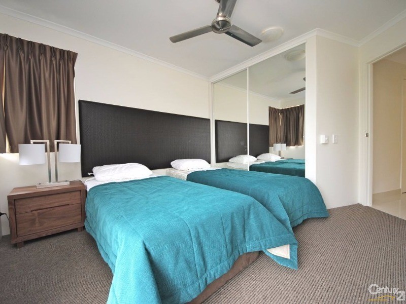30/10 Alexandra Avenue, Mermaid Beach QLD 4218
