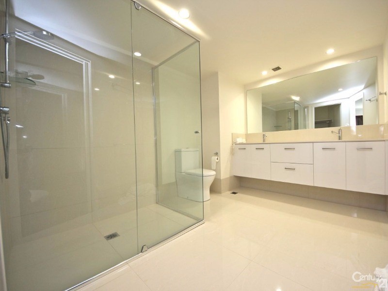 30/10 Alexandra Avenue, Mermaid Beach QLD 4218