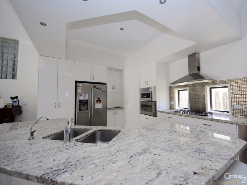 18 mapleton, Varsity Lakes QLD 4227