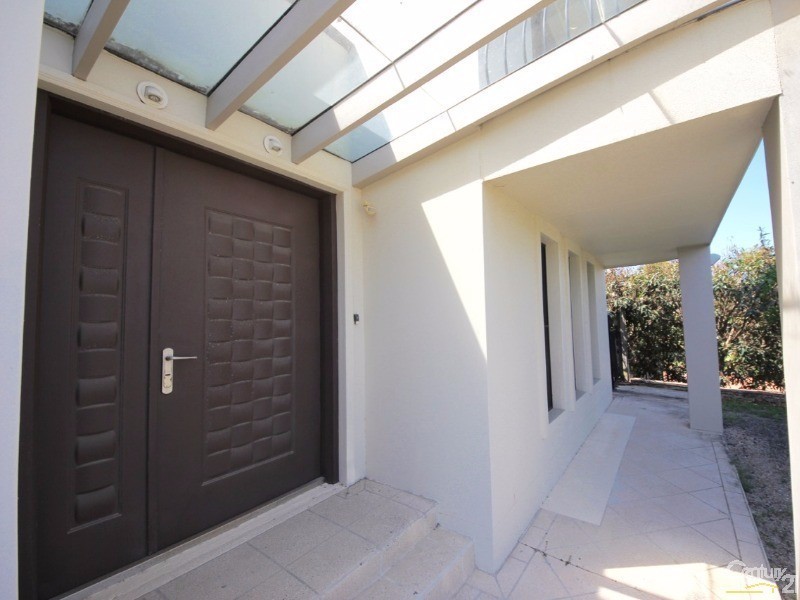 18 mapleton, Varsity Lakes QLD 4227