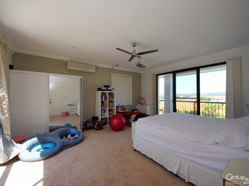 18 mapleton, Varsity Lakes QLD 4227