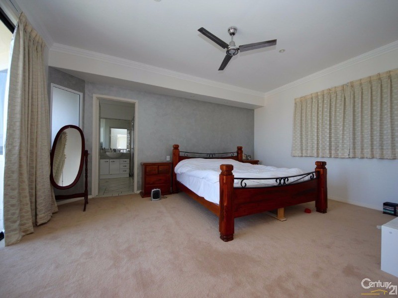 18 mapleton, Varsity Lakes QLD 4227