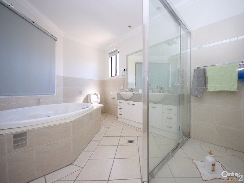 18 mapleton, Varsity Lakes QLD 4227