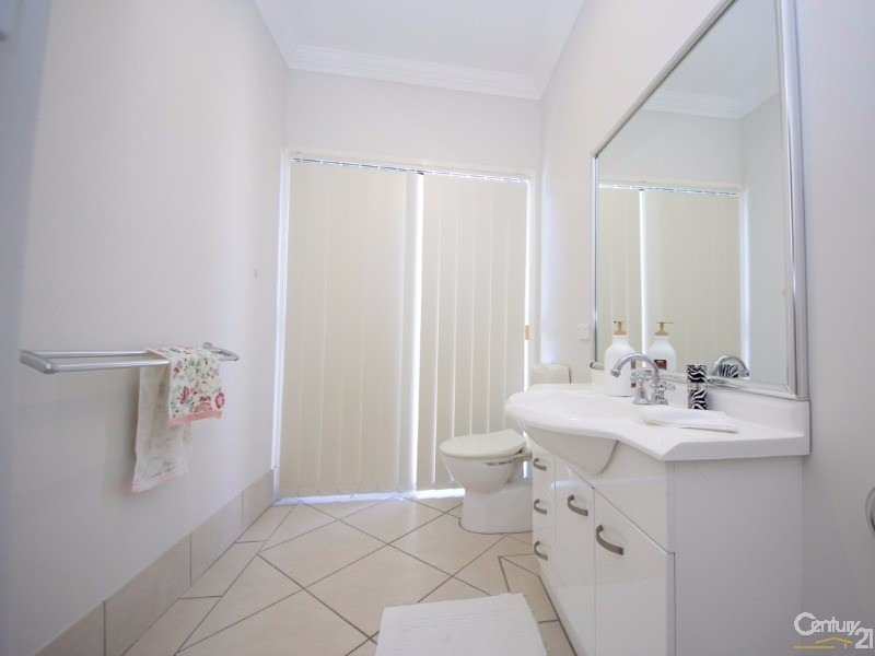 18 mapleton, Varsity Lakes QLD 4227