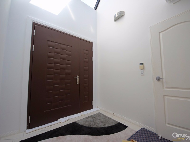 18 mapleton, Varsity Lakes QLD 4227