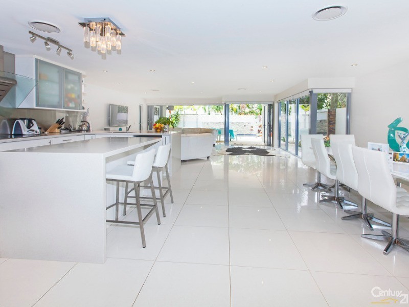 11 Seashell Ave, Mermaid Beach QLD 4218