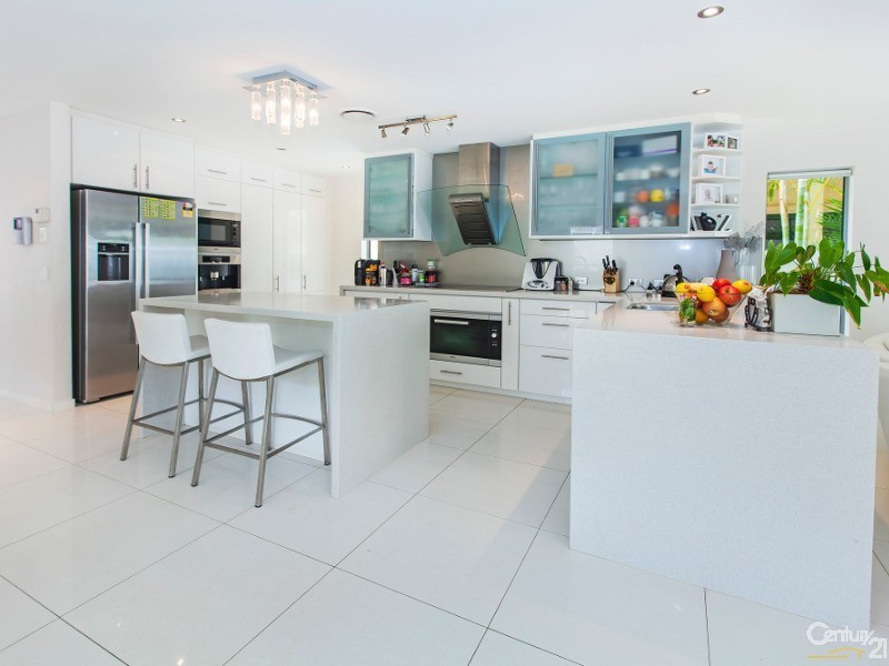 11 Seashell Ave, Mermaid Beach QLD 4218