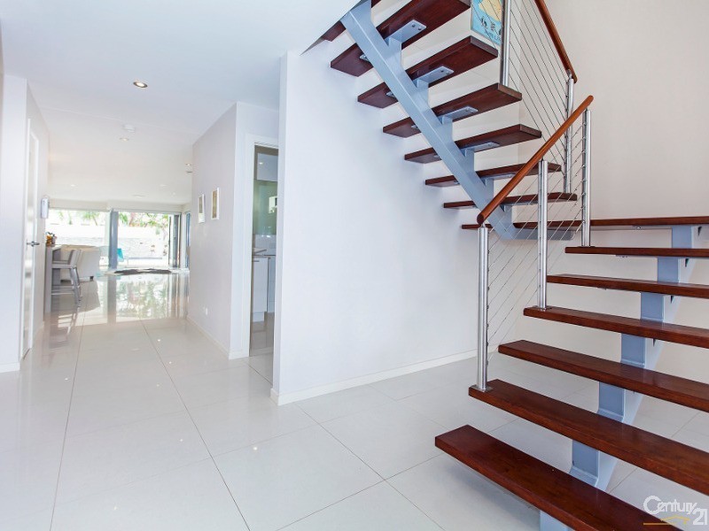 11 Seashell Ave, Mermaid Beach QLD 4218