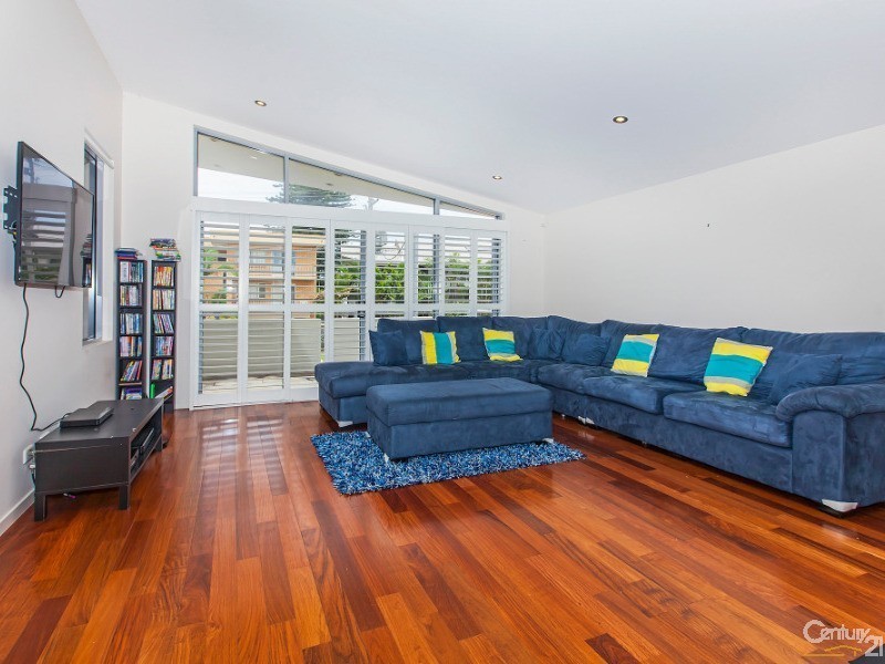 11 Seashell Ave, Mermaid Beach QLD 4218