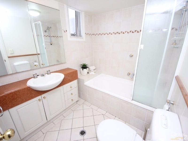 24-26 Queensland Avenue, Broadbeach QLD 4218