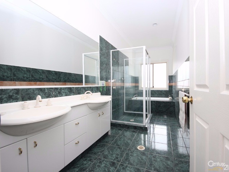 25 Northwestern Court, Varsity Lakes QLD 4227