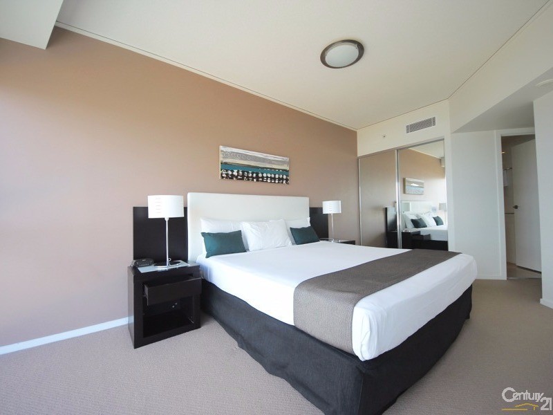 22 Surf Parade, Broadbeach QLD 4218