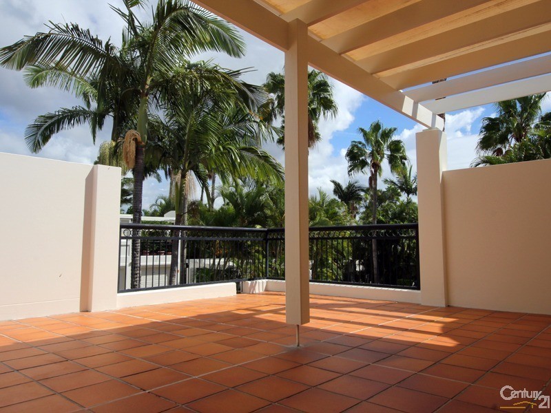 100 Cotlew Street East, Southport QLD 4215
