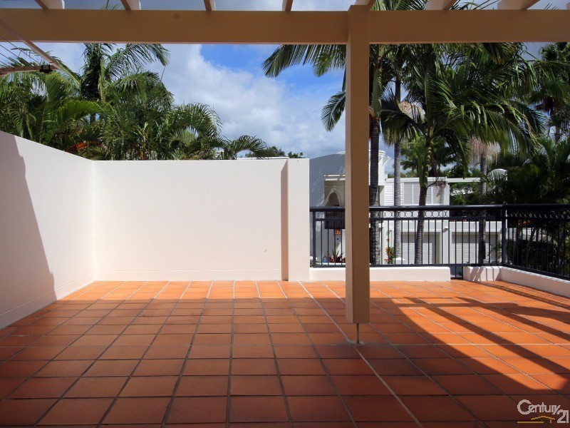 100 Cotlew Street East, Southport QLD 4215