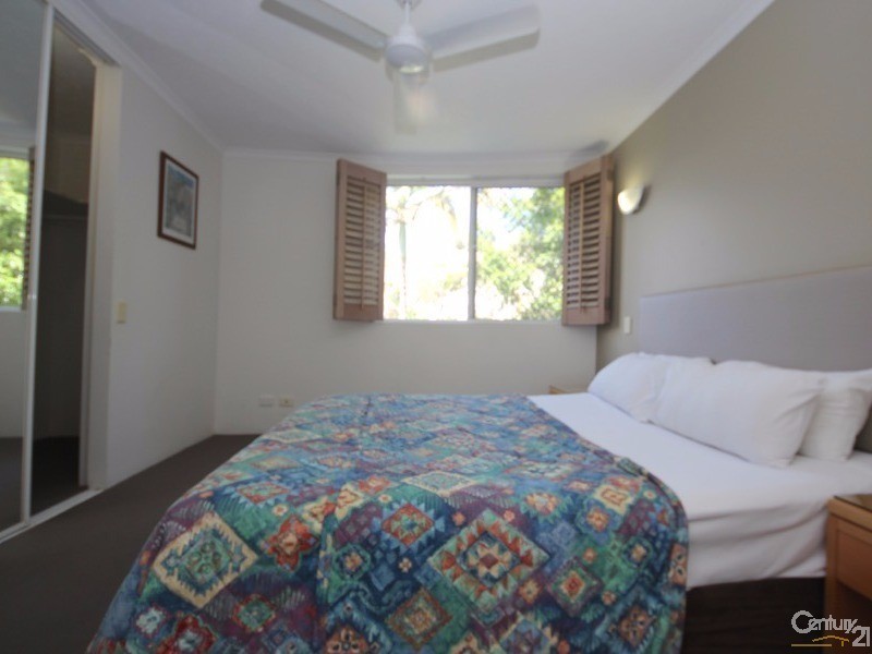 10 Alexandra Avenue, Mermaid Beach QLD 4218