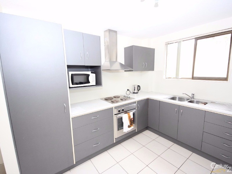 3/16 Rosewood Ave, Broadbeach QLD 4218