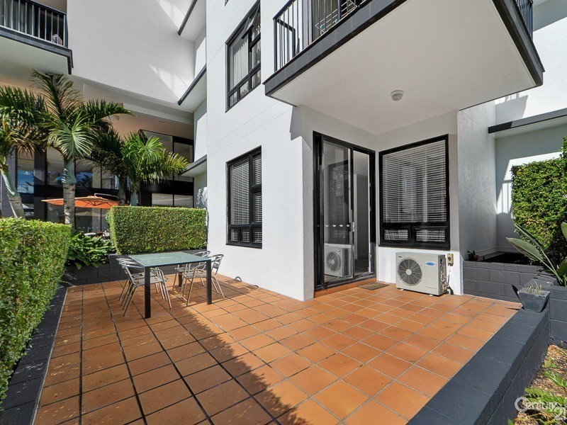 30 Surf Parade, Broadbeach QLD 4218