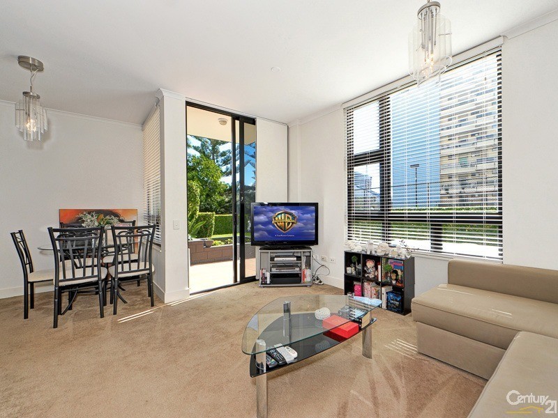 30 Surf Parade, Broadbeach QLD 4218