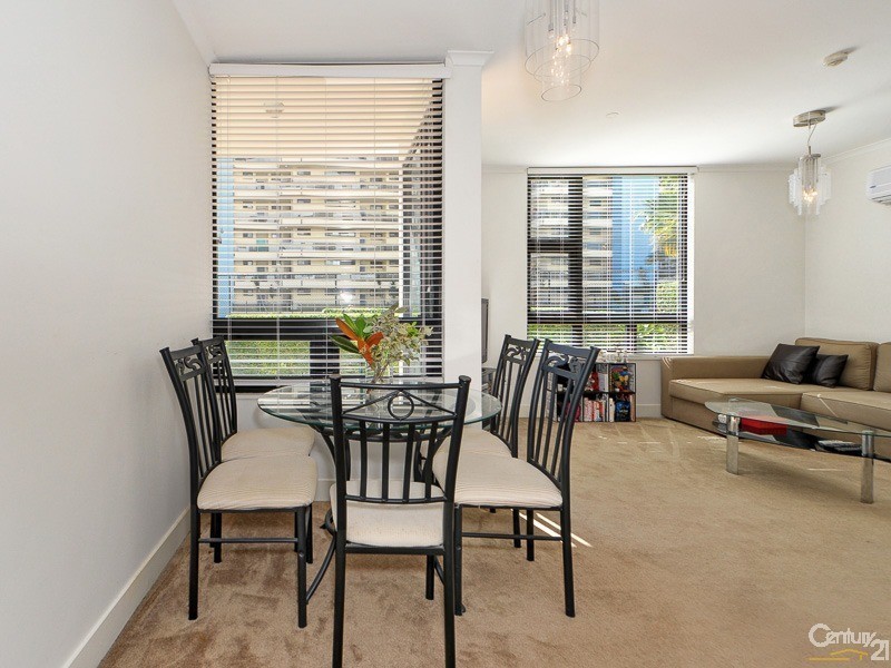30 Surf Parade, Broadbeach QLD 4218