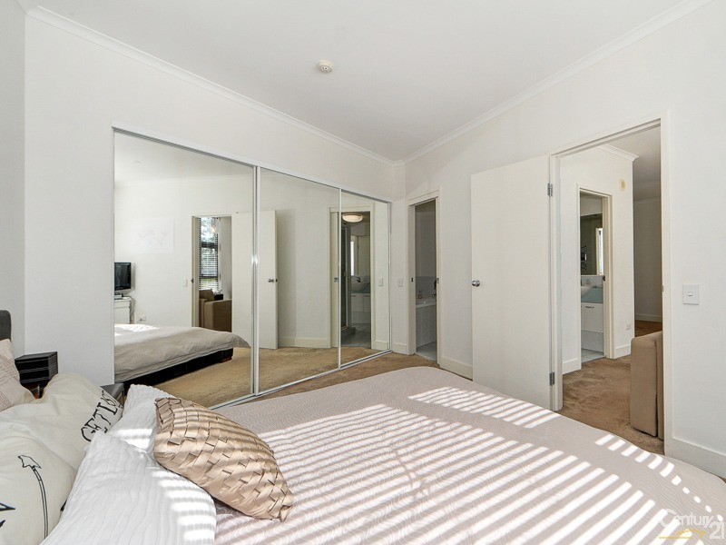 30 Surf Parade, Broadbeach QLD 4218