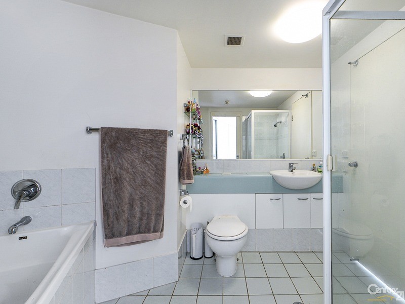 30 Surf Parade, Broadbeach QLD 4218