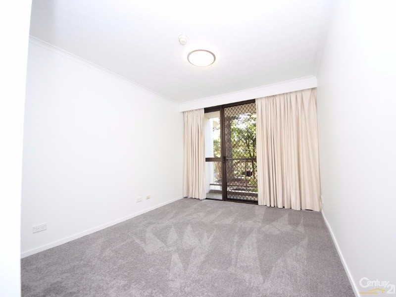 5/22 Armrick Ave, Broadbeach QLD 4218