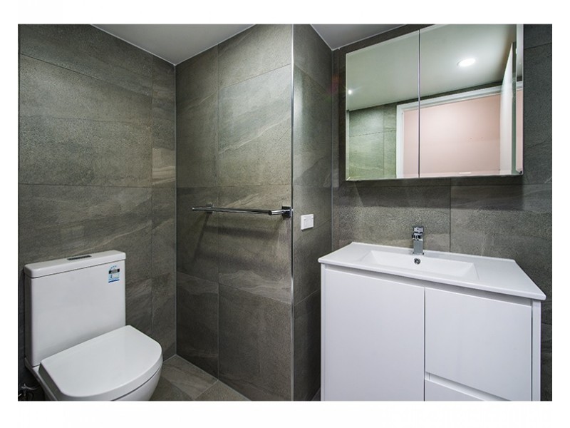 5/22 Armrick Ave, Broadbeach QLD 4218