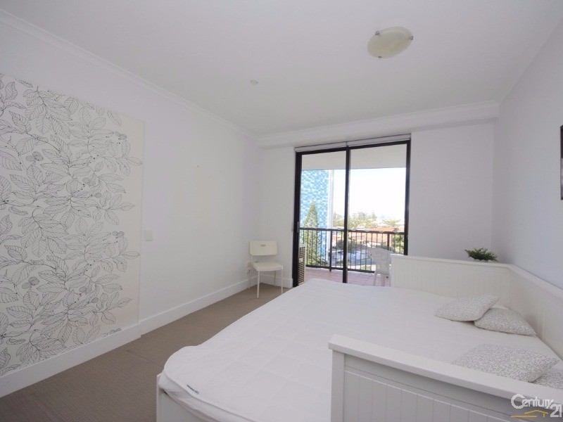30  Surf Parade, Broadbeach QLD 4218