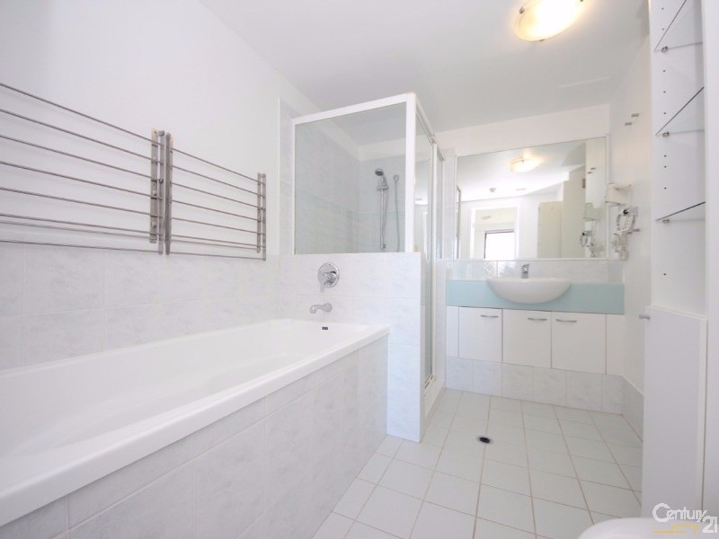 30  Surf Parade, Broadbeach QLD 4218