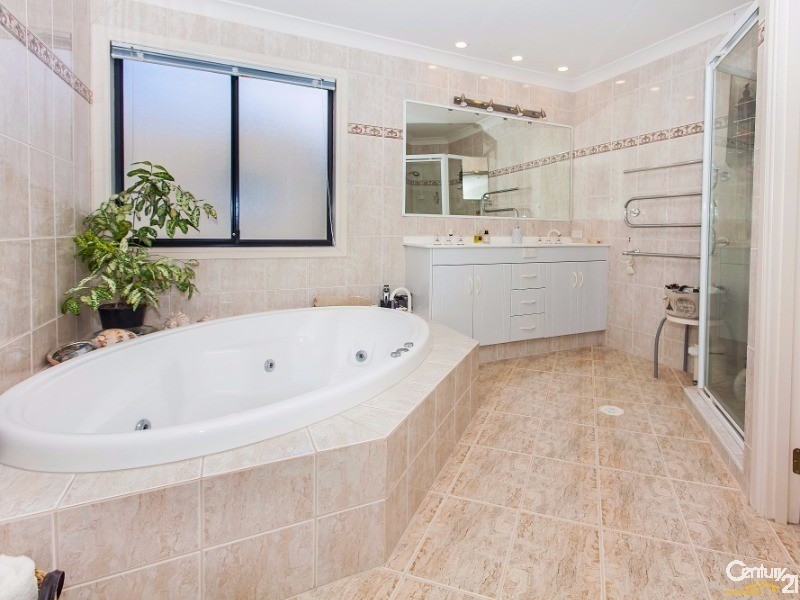 3 Northwestern Court, Varsity Lakes QLD 4227