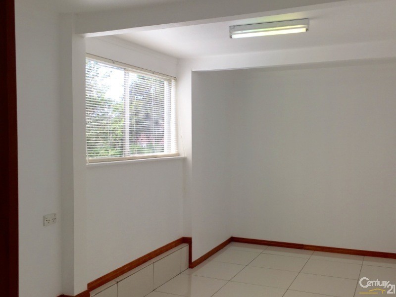 34 Geoffrey Avenue, Southport QLD 4215